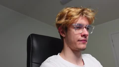 LOGAN FRASER online show from October 2025 02:53:01 PM