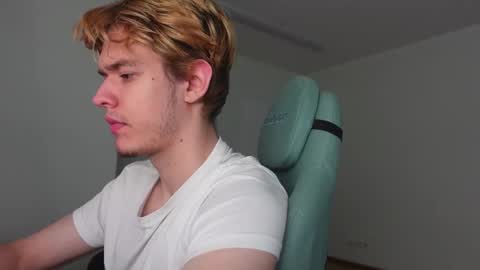 LOGAN FRASER online show from November 2025 02:30:01 PM