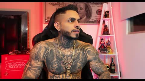 logan_hugh8 online show from December 2024 10:23:02 AM