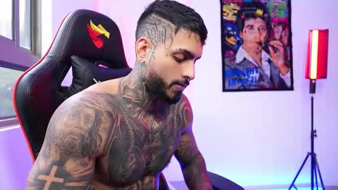 logan_hugh8 online show from October 2025 09:47:02 PM