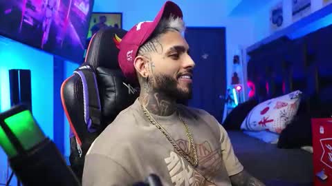 logan_hugh8 online show from February 2026 07:02:02 AM