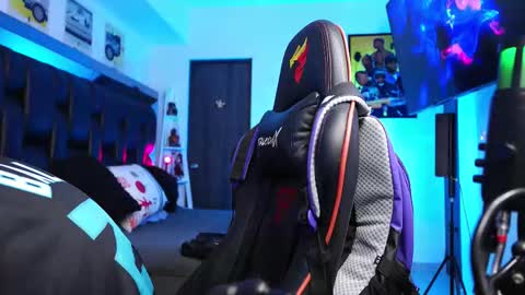 logan_hugh8 online show from February 2026 08:50:01 PM