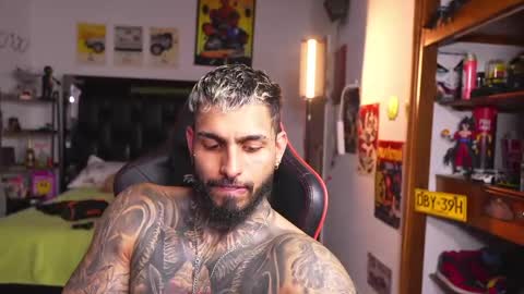 logan_hugh8 online show from May 2026 10:49:01 PM