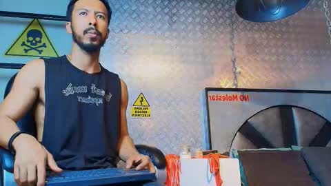 Snapshot of logan_mercer chatting on December 2025 03:00:01 AM logan_mercer online show from December 2025 03:00:01 AM