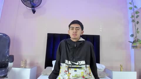 Snapshot of logan_wolf_ chatting on December 2025 12:43:01 PM Logan online show from December 2025 12:43:01 PM