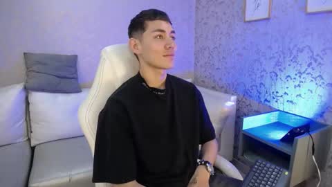 Snapshot of loganfoster_ chatting on December 2025 10:03:01 PM Loganfoster online show from December 2025 10:03:01 PM