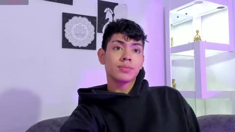 logantwink18 online show from September 2025 12:48:01 PM