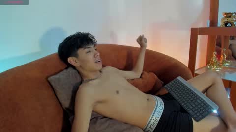 logantwink18 online show from October 2025 01:11:01 PM