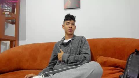 logantwink18 online show from October 2025 10:59:01 AM