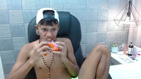 Snapshot of loistwink_1 chatting on December 2024 03:25:02 AM LOUIS online show from December 2024 03:25:02 AM