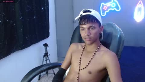 Snapshot of loistwink_1 chatting on February 2025 02:46:01 AM LOUIS online show from February 2025 02:46:01 AM