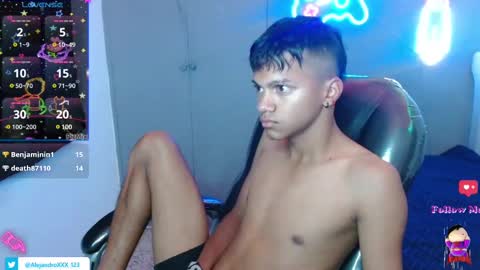 Snapshot of loistwink_1 chatting on February 2025 08:19:02 AM LOUIS online show from February 2025 08:19:02 AM