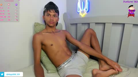 Snapshot of loistwink_1 chatting on September 2025 03:33:02 AM LOUIS online show from September 2025 03:33:02 AM