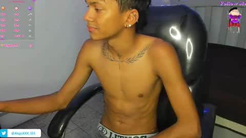 Snapshot of loistwink_1 chatting on October 2025 08:42:02 AM LOUIS online show from October 2025 08:42:02 AM