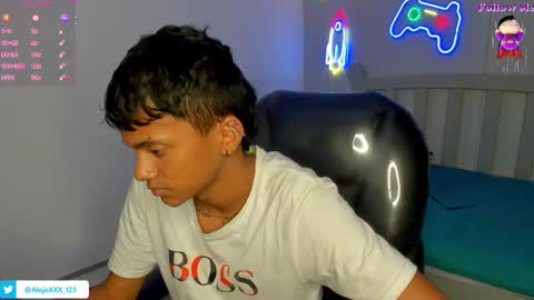 Snapshot of loistwink_1 chatting on November 2025 04:12:02 AM LOUIS online show from November 2025 04:12:02 AM