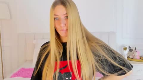 lola_lewis online show from December 2025 09:18:02 AM