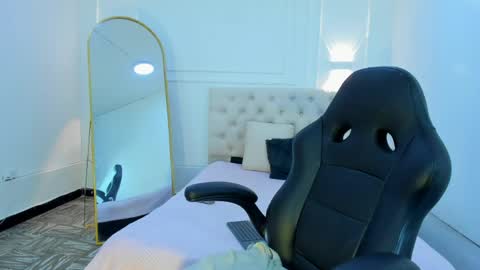 lola red online show from May 2026 08:58:01 PM