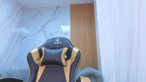Lola online show from May 2026 08:50:02 PM