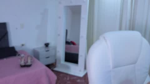 Snapshot of lola_star_ chatting on May 2026 02:01:02 PM Lola online show from May 2026 02:01:02 PM
