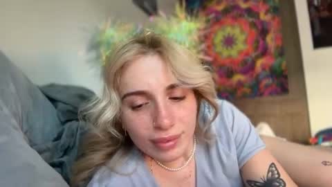 lolaa555 online show from June 2026 12:38:02 PM