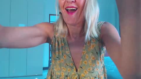 Lola online show from April 2026 04:51:01 AM