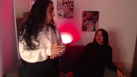 Snapshot of lolaandcamille chatting on February 2025 01:50:02 PM lolaandcamille online show from February 2025 01:50:02 PM