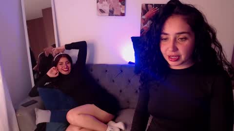 Snapshot of lolaandcamille chatting on February 2025 04:53:01 PM lolaandcamille online show from February 2025 04:53:01 PM