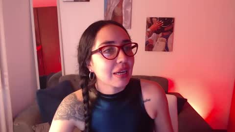 Snapshot of lolaandcamille chatting on February 2025 10:53:01 PM lolaandcamille online show from February 2025 10:53:01 PM