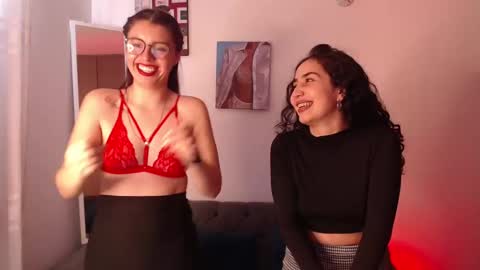 Snapshot of lolaandcamille chatting on March 2025 01:31:02 PM lolaandcamille online show from March 2025 01:31:02 PM