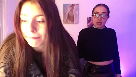 Snapshot of lolaandcamille chatting on March 2025 01:06:02 PM lolaandcamille online show from March 2025 01:06:02 PM