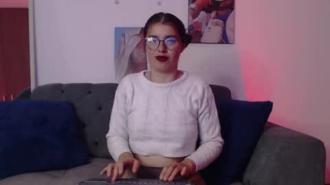 Snapshot of lolaandcamille chatting on March 2025 10:31:02 PM lolaandcamille online show from March 2025 10:31:02 PM