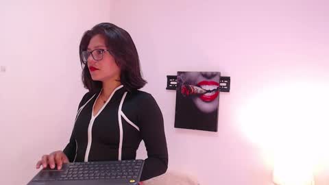 Snapshot of lolaandcamille chatting on October 2025 07:07:02 PM lolaandcamille online show from October 2025 07:07:02 PM