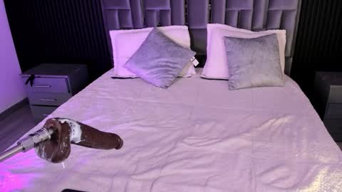 Lola Angel online show from November 2025 08:29:02 AM