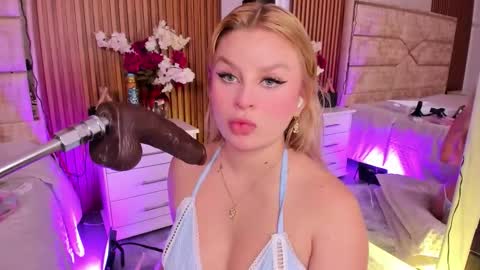 Lola Angel online show from February 2026 08:21:01 PM