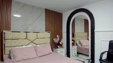 Lola Angel online show from May 2026 08:06:01 PM