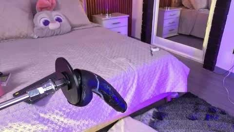 Lola Angel online show from May 2026 09:35:02 PM