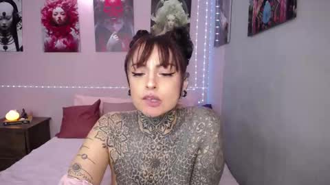 Lola online show from September 2025 05:16:02 PM