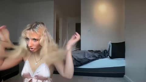 lolafae12 online show from March 2026 07:42:02 PM