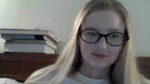 lolaglamour_ online show from June 2026 06:28:01 PM