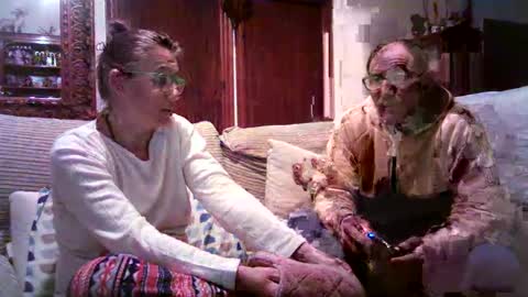 Snapshot of lolahueso chatting on February 2025 06:19:01 PM LOLA HUESO y ERIC online show from February 2025 06:19:01 PM