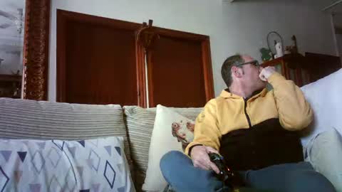 Snapshot of lolahueso chatting on March 2025 04:44:02 PM LOLA HUESO y ERIC online show from March 2025 04:44:02 PM