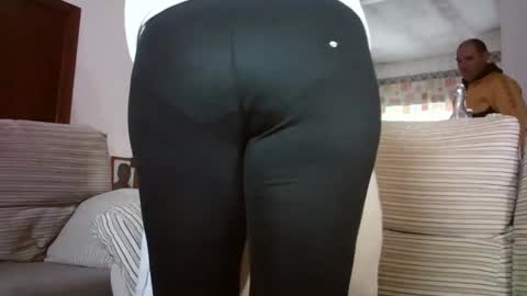 Snapshot of lolahueso chatting on December 2025 09:07:01 AM LOLA HUESO y ERIC online show from December 2025 09:07:01 AM