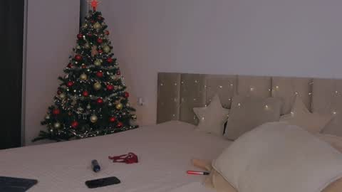 Lola online show from December 2024 03:00:01 AM