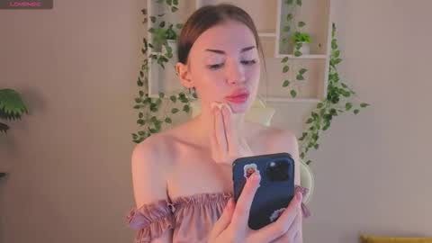 Lola online show from December 2025 09:25:01 AM