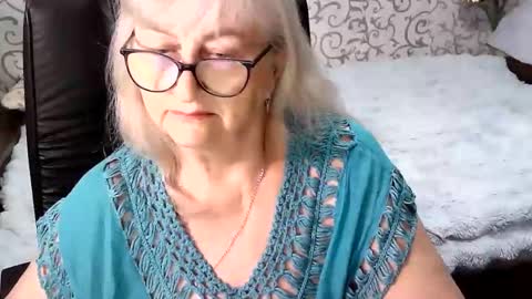 LolkaAlyss online show from October 2025 03:21:02 PM