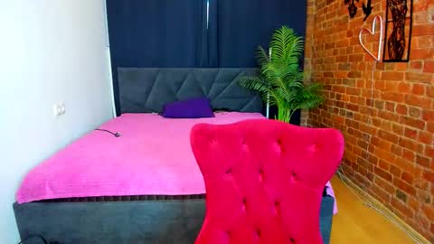 Snapshot of lolla_awesome chatting on December 2025 07:47:01 AM Lolla online show from December 2025 07:47:01 AM