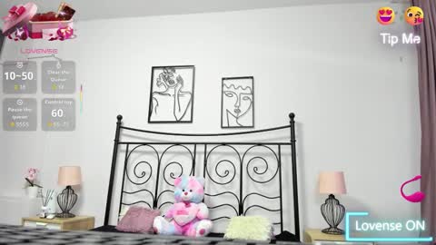 Snapshot of lollavibes chatting on December 2025 06:08:02 AM Lolla online show from December 2025 06:08:02 AM