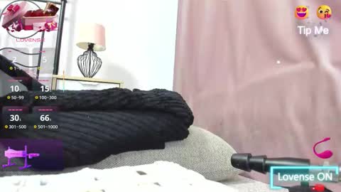 Snapshot of lollavibes chatting on December 2025 06:09:01 AM Lolla online show from December 2025 06:09:01 AM