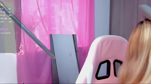 Snapshot of lollypetitte_ chatting on December 2024 02:16:01 PM Lolly online show from December 2024 02:16:01 PM