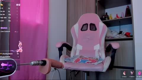 Snapshot of lollypetitte_ chatting on December 2024 05:22:01 PM Lolly online show from December 2024 05:22:01 PM